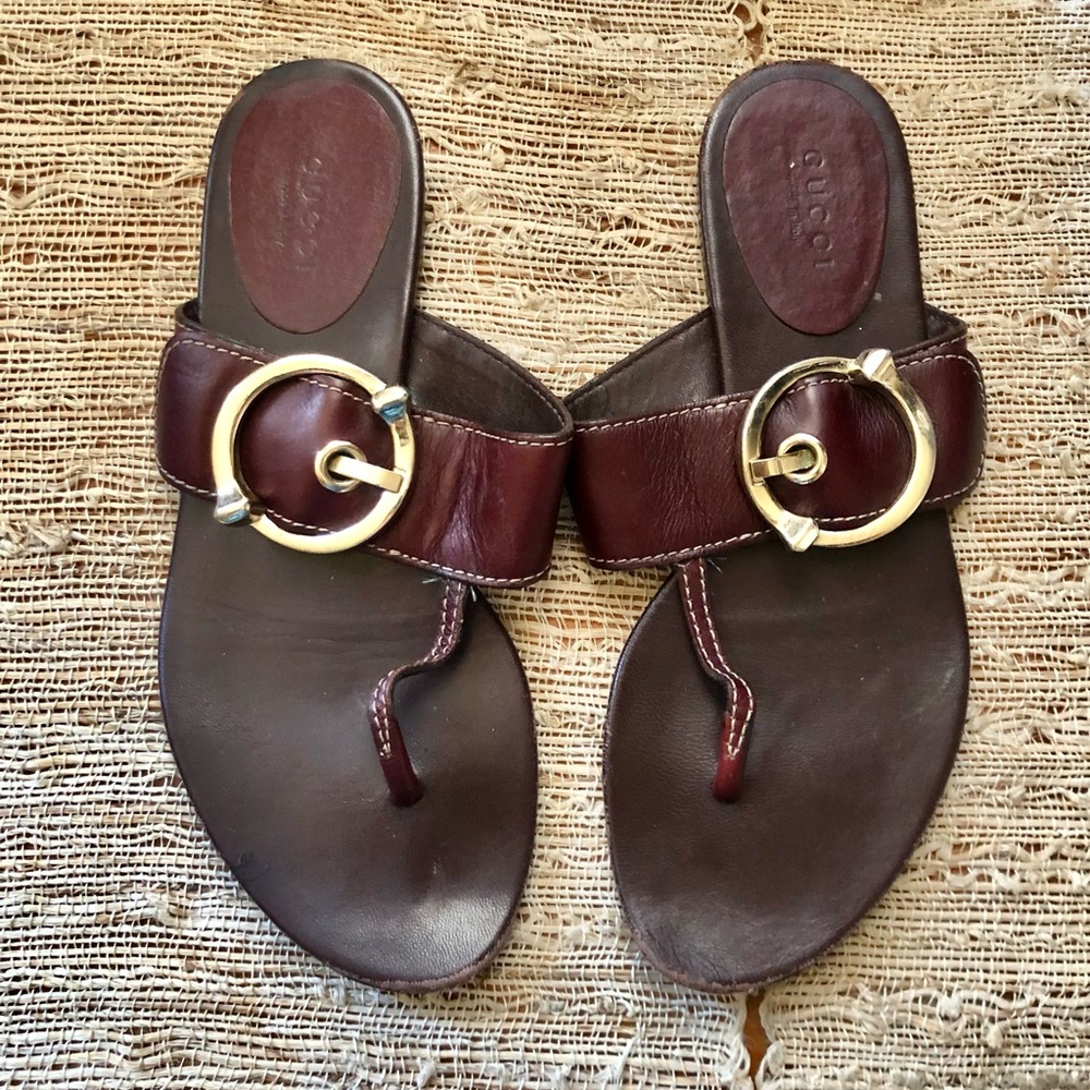 GUCCI • Gold  Buckle Flat Thong Sandal in Burgundy